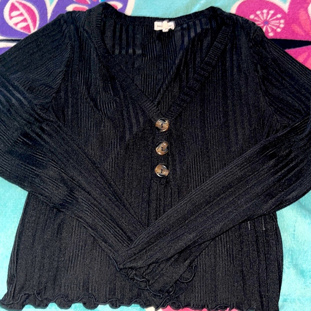It’s a bit sheer not really but black long sleeve tee kind of crop.